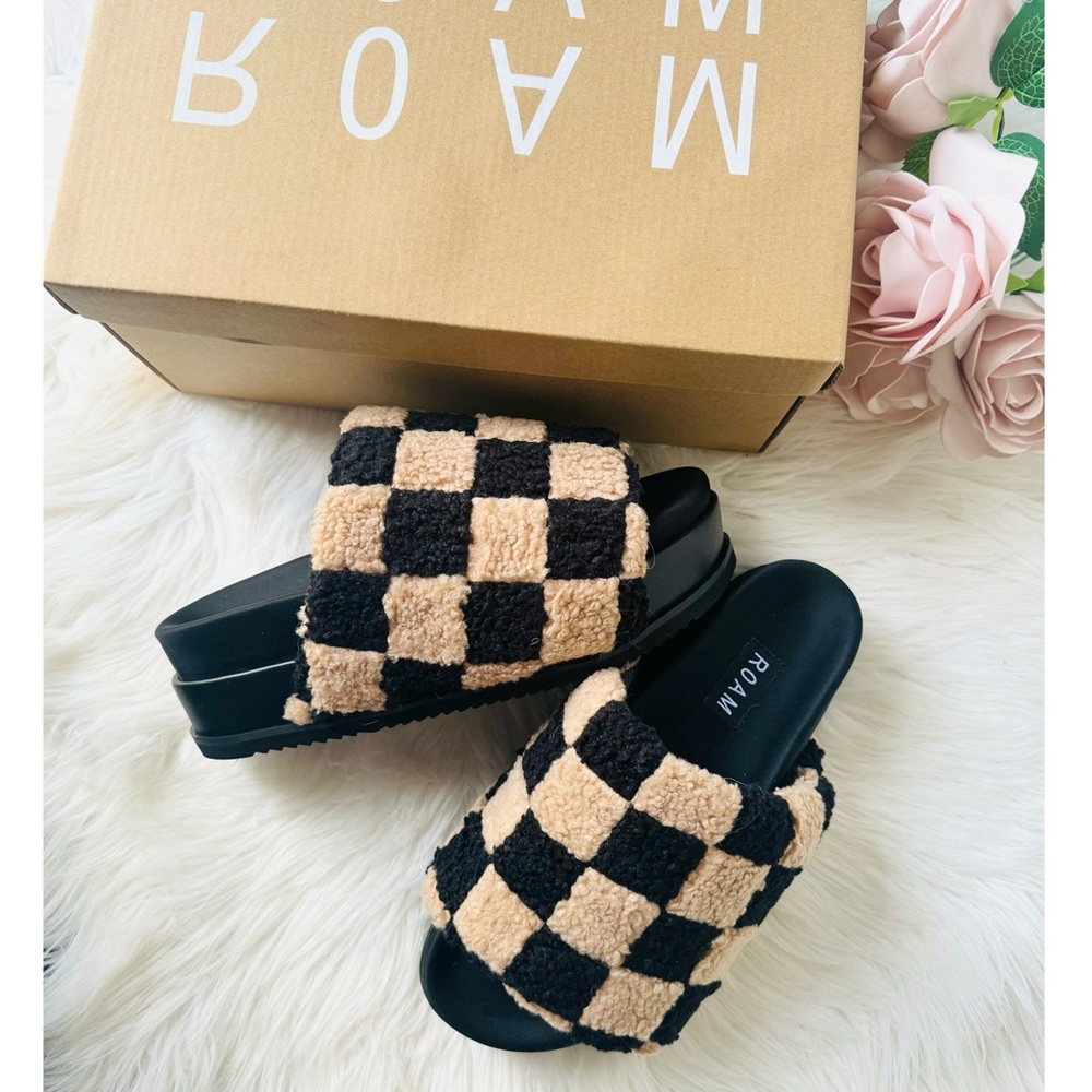 R0AM Fuzzy Checker Stacked Slippers